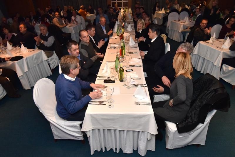 Drženje zadarskih SDP-ovaca u hotelu Kolovare. Foto: Dino Stanin/PIXSELL