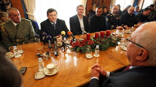 Zadar, 111212. 
Nakon zahvale generalu Anti Gotovini, Zadrani su danas odali priznanje i ratnom zapovjedniku postrojbi specijalne policije Mladenu Markacu. General Markac prosetao je zadarskim Poluotokom te posjetio gradonacelnika Zvonimira Vrancica u nje