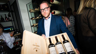 Jučer je Zagreb postati bogatiji za još jednu destinaciju za opuštanje Bistroteka Bar, u kojoj će svi posjetitelji moći uživati u bogatoj ponudi whiskey-a, cognaca, gina, ruma, koktela, kojeg će prepoznati svi ljubitelji ovog jedinstvenog užitka. Dobru Jučer je Zagreb postati bogatiji za još jednu destinaciju za opuštanje Bistroteka Bar, u kojoj će svi posjetitelji moći uživati u bogatoj ponudi whiskey-a, cognaca, gina, ruma, koktela, kojeg će prepoznati svi ljubitelji ovog jedinstvenog užitka. Dobru