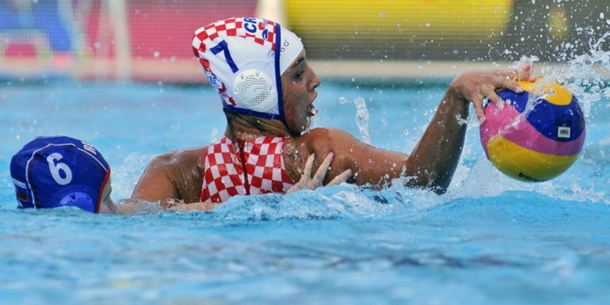 Zagreb, 310810.
Bazen Mladosti, Jarunska 5.
Utakmica zenskog vaterpola u sklopu Europskog prvenstva, izmedju Hrvatske i Rusije.
Na slici: Natalia Ryzhova-Alenicheva (Rusija) i Anamarija Reic-Kranjac (Hrvatska)
Foto: Boris Kovacev / CROPIX Zagreb, 310810.
Bazen Mladosti, Jarunska 5.
Utakmica zenskog vaterpola u sklopu Europskog prvenstva, izmedju Hrvatske i Rusije.
Na slici: Natalia Ryzhova-Alenicheva (Rusija) i Anamarija Reic-Kranjac (Hrvatska)
Foto: Boris Kovacev / CROPIX