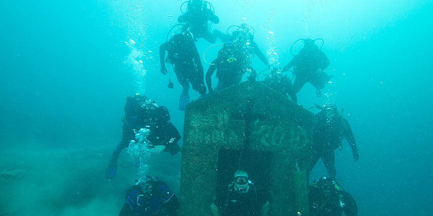 Bibinjski ronioci pohodili kapelicu sv. Nikole u podmorju Karantuna Bibinjski ronioci pohodili kapelicu sv. Nikole u podmorju Karantuna