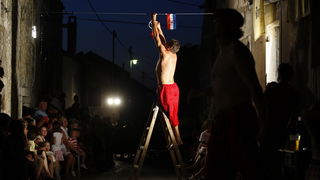 Zadar, 140811.
Na Bokanjcu se veceras odrzala 6. Alka. 35 alkara praceni limenom glazbom i pristranim navijacima pokazala su svoje umijece. KUD-a Bleke i konji organizirali su ovu manifestaciju. Alka se odrzala na bokanjackoj Kuntradi.
Foto: Jure Miskovic Zadar, 140811.
Na Bokanjcu se veceras odrzala 6. Alka. 35 alkara praceni limenom glazbom i pristranim navijacima pokazala su svoje umijece. KUD-a Bleke i konji organizirali su ovu manifestaciju. Alka se odrzala na bokanjackoj Kuntradi.
Foto: Jure Miskovic