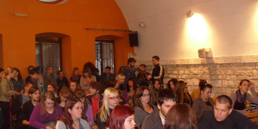 Studentski klub, studenti, tribina