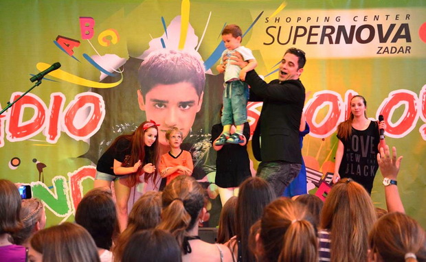 Supernova: Adio školo uz uručenje nagradnog automobila Audi A 1 i velike donacije u visini 50.000 kn HCK-u Supernova: Adio školo uz uručenje nagradnog automobila Audi A 1 i velike donacije u visini 50.000 kn HCK-u