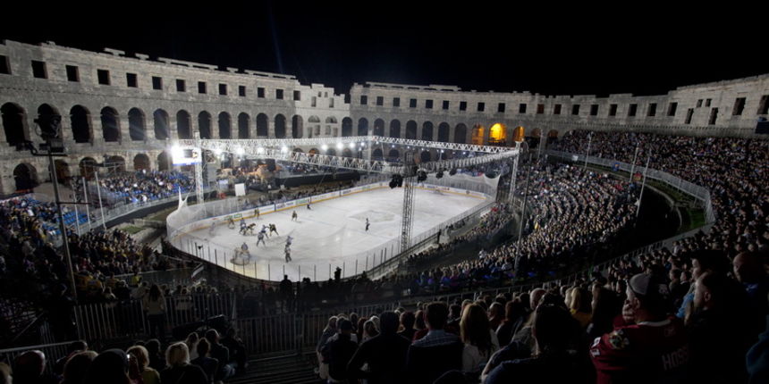 Pula, 160912.”Arena Ice Fever MMXII”. U sklopu EBEL Lige, u pulskoj areni se igra hokejaska utakmica izmedju KHL Medvescak i UPC Vienna Capitals iz Beca.Na slici: Arena za vrijeme utakmice.Foto: Goran Sebelic / CROPIX Pula, 160912.”Arena Ice Fever MMXII”. U sklopu EBEL Lige, u pulskoj areni se igra hokejaska utakmica izmedju KHL Medvescak i UPC Vienna Capitals iz Beca.Na slici: Arena za vrijeme utakmice.Foto: Goran Sebelic / CROPIX