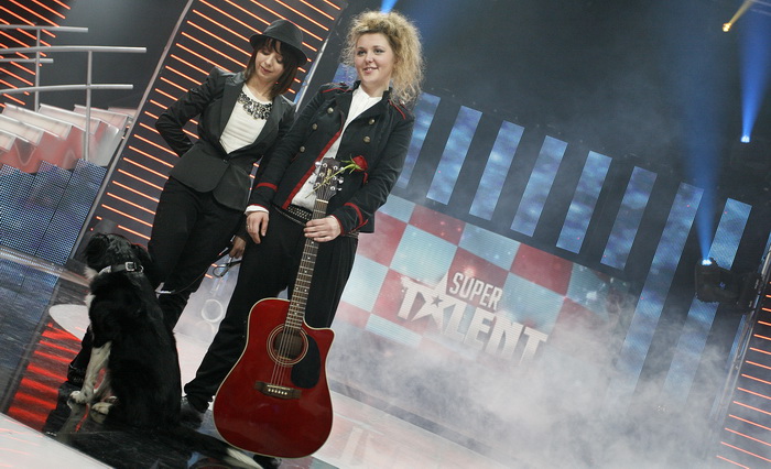 Zagreb, 191110. 
Studio 2 Jadran filma, Oporovecka 12.
Treca polufinalna emisija Supertalent showa Nove TV. 
Na slici: pobjednice Maja Terzic i Nessa (pas) i Viktorija Novosel.
Foto: Nina Djurdjevic / CROPIX