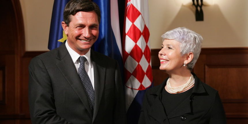 Zagreb, 261009.
Savska, HGK.
U jednodnevni posjet Hrvatskoj dosao je premijer Slovenije Borut Pahor.
Na slici: Jadranka Kosor i Borut Pahor.
Foto: Davor Pongracic / CROPIX Zagreb, 261009.
Savska, HGK.
U jednodnevni posjet Hrvatskoj dosao je premijer Slovenije Borut Pahor.
Na slici: Jadranka Kosor i Borut Pahor.
Foto: Davor Pongracic / CROPIX