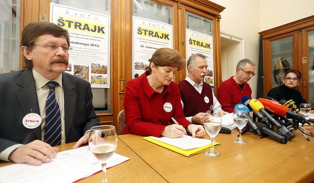 Zagreb, 291112.
Mazuranicev trg 11, zgrada Hrvatskog sumarskog drustva.
Povodom danasnjeg strajka prosvjetara, odrzana je press konferencija Matice hrvatskog sindikata u zgradi Hrvatskog sumarskog drustva.
Na fotografiji: Vilim Ribic, predsjednik Matice h