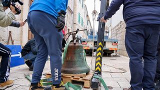 Uklanja se zvono s Kneževog dvora u Pagu Uklanja se zvono s Kneževog dvora u Pagu