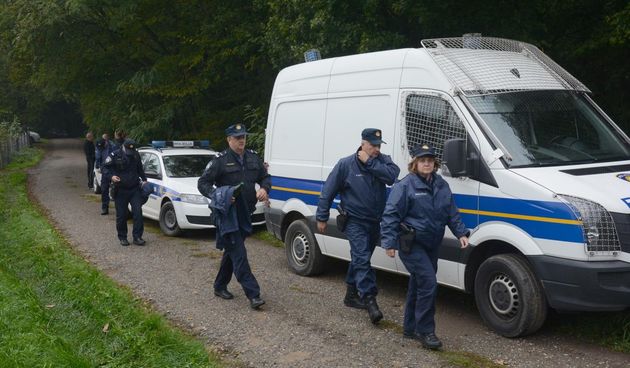 Kutina – U gustoj sumi kraj sumskog puta pronadjeno izgorjelo vozilo i u njemu tri karbonizirana tijela.