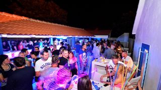 Subotnja zabava u Noštromo i Vagabundo barovima na Viru ; foto Iva Perinčić