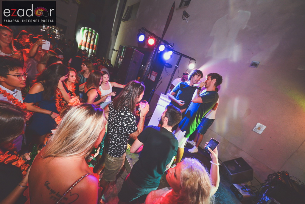 Connect @ Teatro bar & Zlatni kutić Connect @ Teatro bar & Zlatni kutić