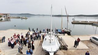 U betinskom brodogradilištu Ante Fržopa svečano je porinut novoizgrađeni tradicionalni murterski brod – leut pod imenom Orlić. Foto: Hrvoje JelavićIPIXSELL