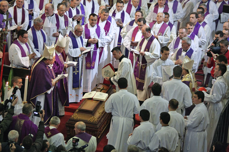 Posljednji ispraćaj nadbiskupa Ivana Prenđe (foto: Marin Gospić)