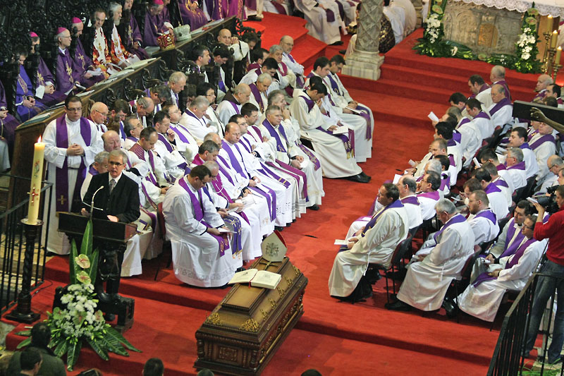 Posljednji ispraćaj nadbiskupa Ivana Prenđe (foto: Marin Gospić)