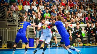 U doista sjajnoj atmosferi koju je stvorilo oko 5000 navijača iz cijele Hrvatske, naši su rukometni reprezentativci remizirali sa Švedskom i to s rezultatom 25-25. Bila je to ‘kaubojima’ pretposljednja pripremna utakmica uoči Olimpijskih igara