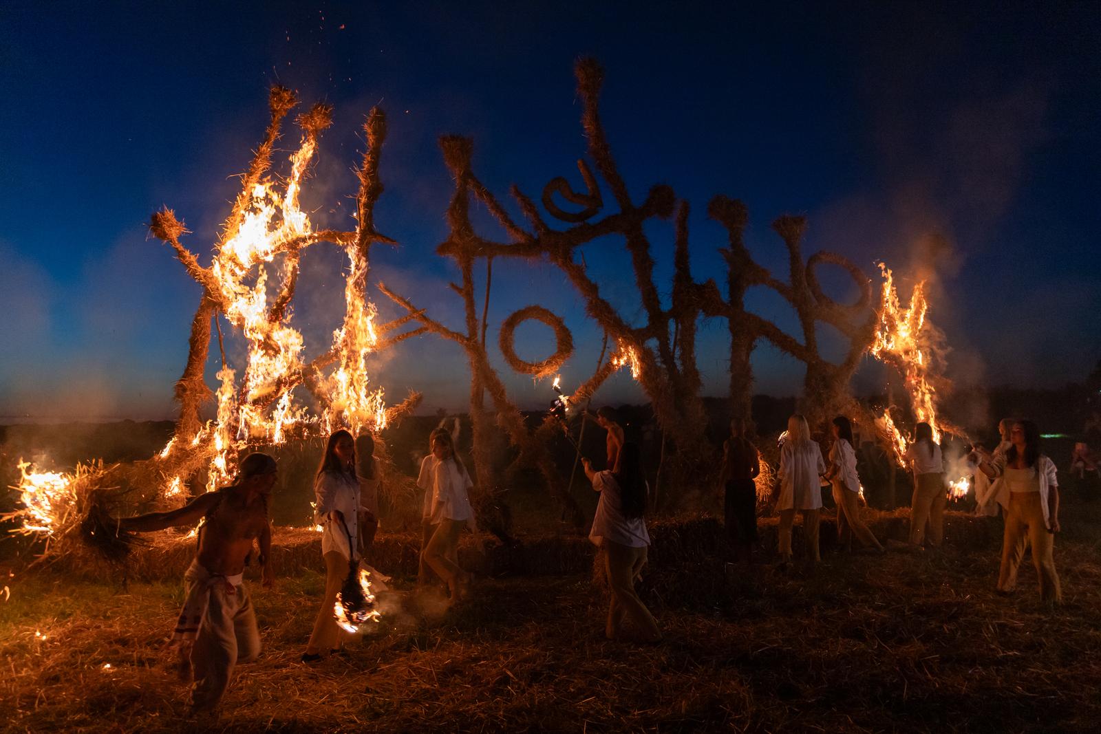 Kozjak: 17. Međunarodni Slama Land Art Festival – “Zlatno doba” Kozjak: 17. Međunarodni Slama Land Art Festival – “Zlatno doba”