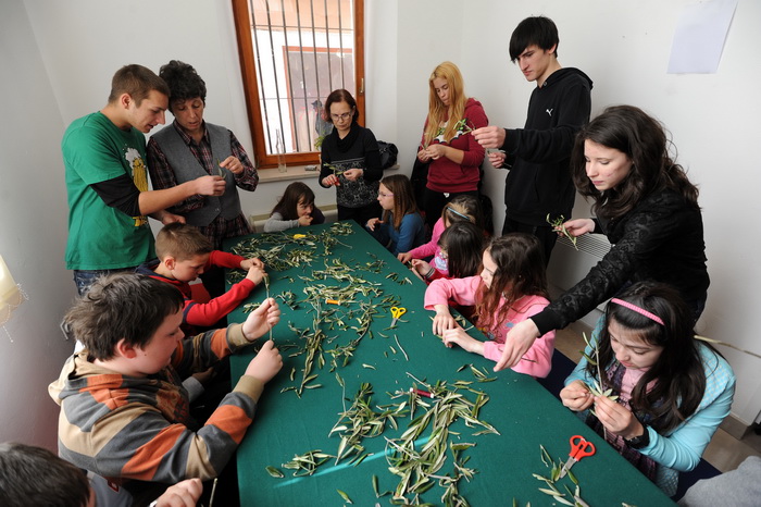 Zadar, 190313.
U prostoru gradske straze organizirana je radionica izrade maslinovih grancica za osnovnoskolce.
Na fotografiji: detalj s radionice.
Foto: Luka Gerlanc / CROPIX Zadar, 190313.
U prostoru gradske straze organizirana je radionica izrade maslinovih grancica za osnovnoskolce.
Na fotografiji: detalj s radionice.
Foto: Luka Gerlanc / CROPIX