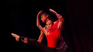 Plesna čestitka Zadarskog plesnog ansambla, Foto: Leo Banić Plesna čestitka Zadarskog plesnog ansambla, Foto: Leo Banić