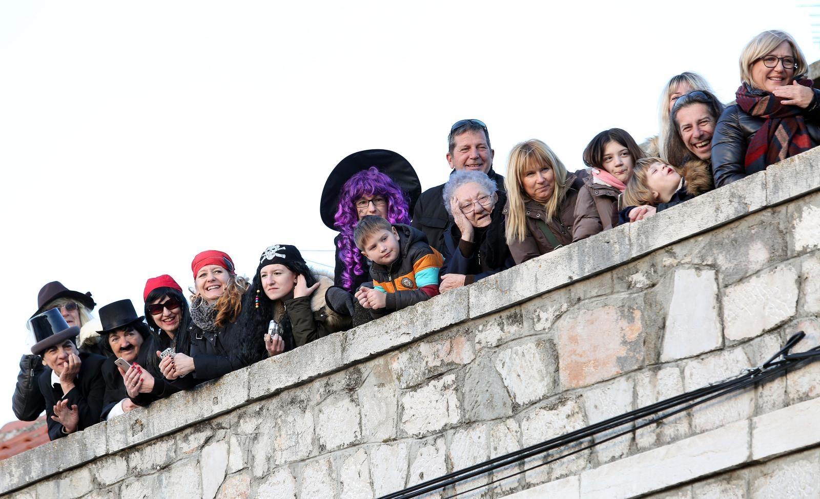 Murter: Maškarana povorka Velike Bake