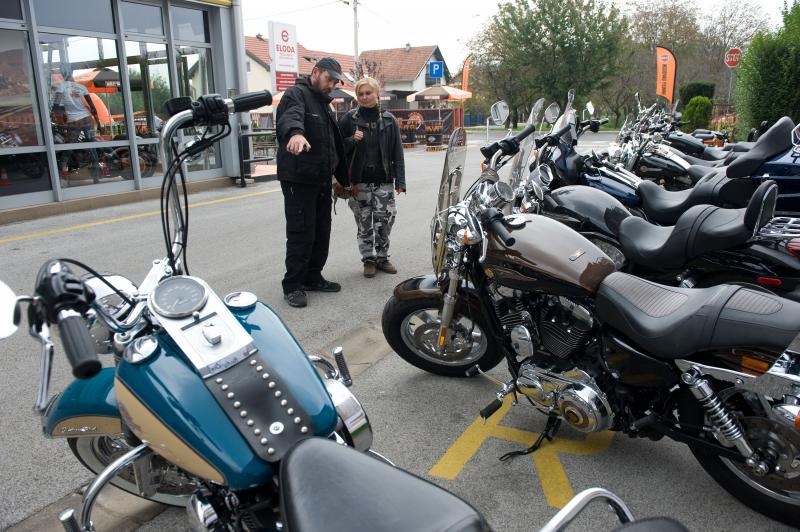 Zagreb – U prodavaonici i zastupnistvu Harley Davidson motora odrzani su Dan otvorenih vrata na kojem su posjetioci mogli razgledati motocikle i neke od njih isprobati. Photo: Davor Visnjic/PIXSELL
