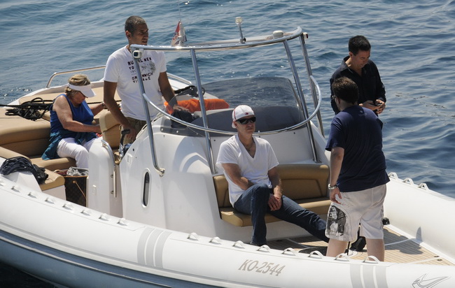 Dubrovnik, 050710.
U Dubrovnik je danas dosao John McEnroe, poznati tenisac koji ce sa Goran Ivanisevicem 08.07.10. odigrati revijalni humanitarni mec za Dubrovacku opcu bolnicu. Mec ce se odigrati na Stradunu ispred Knezeva dvora. John McEnroe stigao je Dubrovnik, 050710.
U Dubrovnik je danas dosao John McEnroe, poznati tenisac koji ce sa Goran Ivanisevicem 08.07.10. odigrati revijalni humanitarni mec za Dubrovacku opcu bolnicu. Mec ce se odigrati na Stradunu ispred Knezeva dvora. John McEnroe stigao je