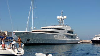 Jedrenjak Salute i superhajta Anna u zadarskoj marini, Foto: Mladen Malik Jedrenjak Salute i superhajta Anna u zadarskoj marini, Foto: Mladen Malik