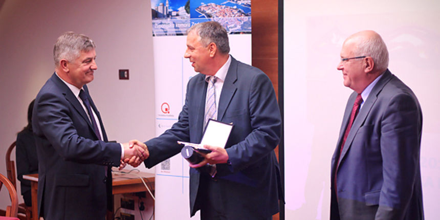 Dodjela zlatnih plaketa najuspješnijim gospodarstvenicima u 2011.