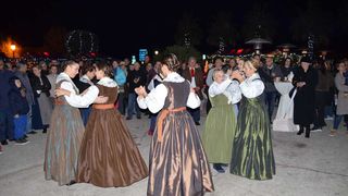 Vir: Druženje virske djece sa Svetim Nikolom Vir: Druženje virske djece sa Svetim Nikolom