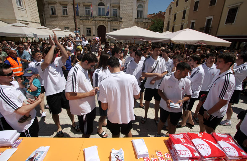 Hrvatska rukometna reprezentacija na Narodnom trgu (foto: Marin Gospić)