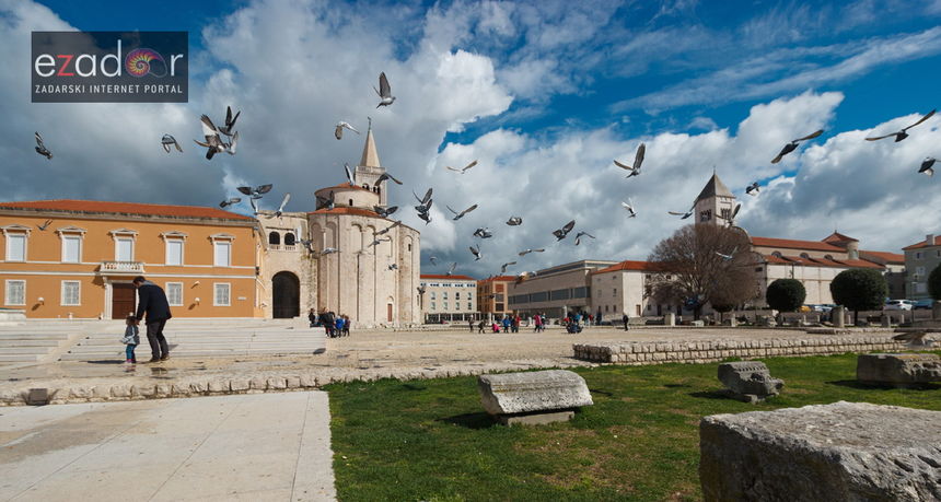 Đir po gradu, srijeda 14. ožujka 2018., oblaci, galebovi, Poljana i Forum