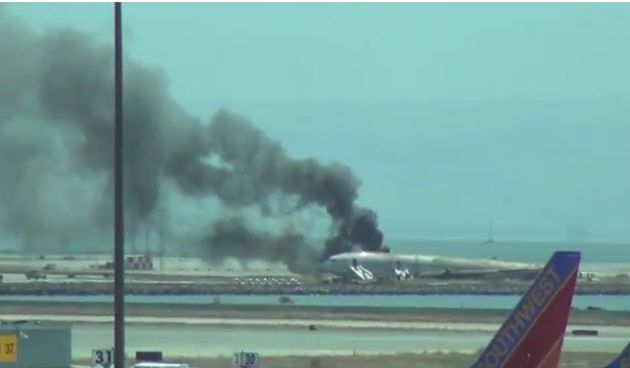 Boeing udario u pistu i zapalio se: Najmanje 2 mrtvih, 61 ozlijeđen, foto: Screenshot