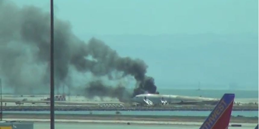 Boeing udario u pistu i zapalio se: Najmanje 2 mrtvih, 61 ozlijeđen, foto: Screenshot