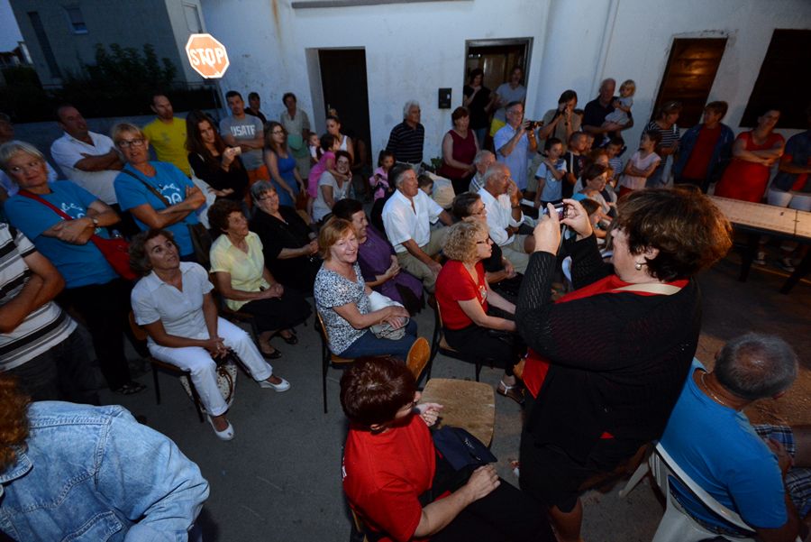 Stanarska večer na raskrižju ; foto Iva Perinčić Stanarska večer na raskrižju ; foto Iva Perinčić