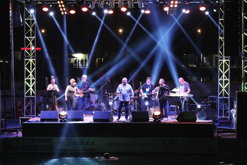 Halid Bešlić maestralno zaključio koncertnu sezonu u Biogradu na Moru