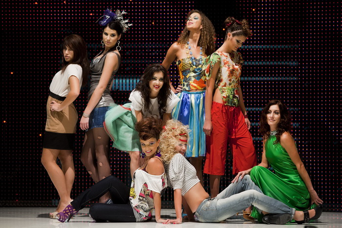 Zagreb, 250911.
U Areni Zagreb 24. i 25.09. odrzava se Beauty i Lifestyle Show, sajam ljepote.
Najveci show danas napravili su sarajevski frizeri.
Na slici: Sarajevo hair show.
Foto: Neja Markicevic / CROPIX Zagreb, 250911.
U Areni Zagreb 24. i 25.09. odrzava se Beauty i Lifestyle Show, sajam ljepote.
Najveci show danas napravili su sarajevski frizeri.
Na slici: Sarajevo hair show.
Foto: Neja Markicevic / CROPIX