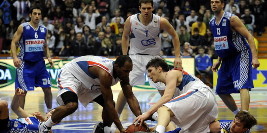 Zagreb, 180210. Dvorana Trnsko, kosarka, polufinale kosarkaskog Kupa Kresimir Cosic, susret ekipa KK Zadar i KK Cibona. Na slici: Jamont Gordon 5, Marko Tomas u borbi za loptu. Foto: Damir Krajac / CROPIX Zagreb, 180210. Dvorana Trnsko, kosarka, polufinale kosarkaskog Kupa Kresimir Cosic, susret ekipa KK Zadar i KK Cibona. Na slici: Jamont Gordon 5, Marko Tomas u borbi za loptu. Foto: Damir Krajac / CROPIX