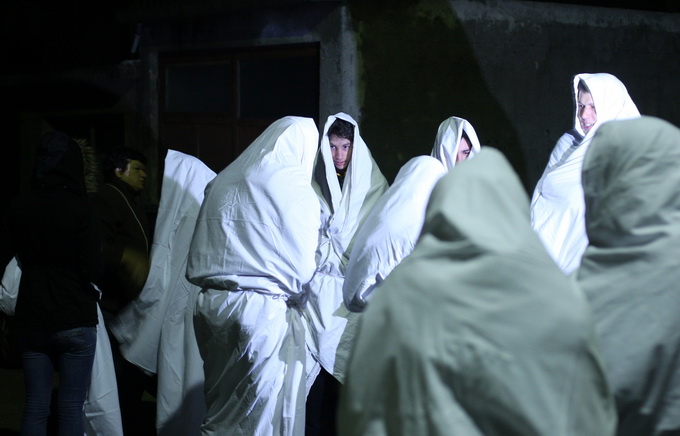 Otok Ugljan, Preko, 130213.
Na blagdan Ciste srijede Pepelnice, tradicionalni Lancuni u vecernjoj povorci i ove su godine prosli kroz Preko. Povorka Lancuna, mjestana odjevenih u bijele plahte sa svijecama i zvoncicima u ruci, odijenuli se se kao i mnogo