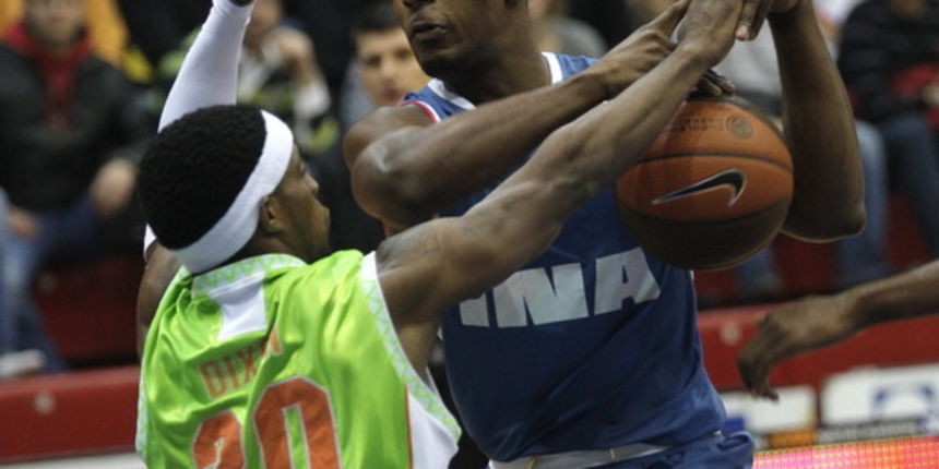 Zagreb, 140110. Kosarkaski centar Drazen Petrovic. Kosarkaska utakmica Euroliga skupina A, Cibona – Asvel. Na slici: Bobby Dixon 20, Jamont Gordon. Foto: Nenad Dugi / CROPIX Zagreb, 140110. Kosarkaski centar Drazen Petrovic. Kosarkaska utakmica Euroliga skupina A, Cibona – Asvel. Na slici: Bobby Dixon 20, Jamont Gordon. Foto: Nenad Dugi / CROPIX