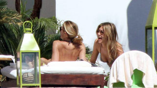 Jennifer Aniston u seksi badiću proslavila 41. rođendan (Jutarnji.hr)