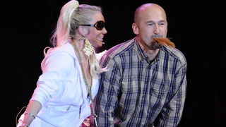 Zagreb, 291011.
Veceras je u staroj tvornici Jedinstvo odrzana jos jedna vecer 7. Festivala novog cirkusa, koji traje od 25.10. do 30.10. Veceras je odrzana cabaret predstava Red room.
Na fotografiji: nastup Beatrix or Jenifur, “strucnjakinje” za tijelo i Zagreb, 291011.
Veceras je u staroj tvornici Jedinstvo odrzana jos jedna vecer 7. Festivala novog cirkusa, koji traje od 25.10. do 30.10. Veceras je odrzana cabaret predstava Red room.
Na fotografiji: nastup Beatrix or Jenifur, “strucnjakinje” za tijelo i