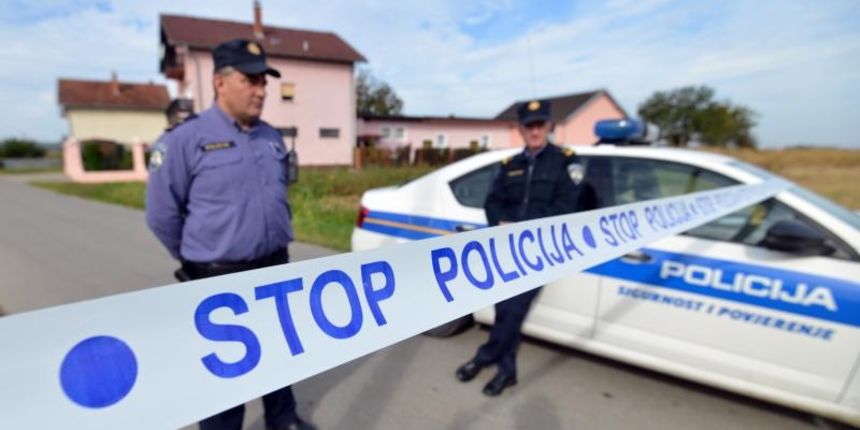 U mjestu Hrastovsko nedaleko od Ludbrega doslo je do eksplozije plinske boce. U eksploziji je ozlijedjena jedna osoba te je policija ogradila cestu prema kuci dok se ne dovrsi ocevid. Photo: Marko Jurinec/PIXSELL U mjestu Hrastovsko nedaleko od Ludbrega doslo je do eksplozije plinske boce. U eksploziji je ozlijedjena jedna osoba te je policija ogradila cestu prema kuci dok se ne dovrsi ocevid. Photo: Marko Jurinec/PIXSELL