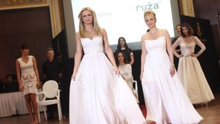 U vjenčanicama koje je dizajnirala Matija Vujica kozmetičku liniju su predstavile Renata Sopek. Natali Dizdar, Tatjana Jurić, Vanna i Lana Jurčević U vjenčanicama koje je dizajnirala Matija Vujica kozmetičku liniju su predstavile Renata Sopek. Natali Dizdar, Tatjana Jurić, Vanna i Lana Jurčević