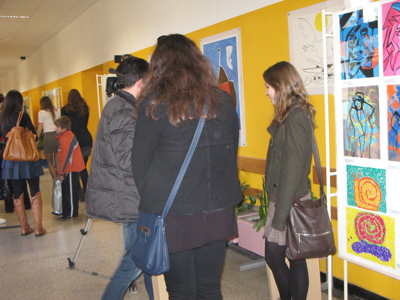 Dodjela nagrada za umjetničke radove u gimnaziji J. Barakovića Dodjela nagrada za umjetničke radove u gimnaziji J. Barakovića