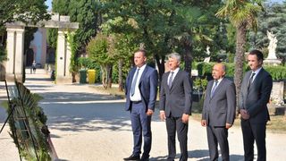 Povodom Dana pobjede kod središnjeg križa na Gradskom groblju položeni vijenci Povodom Dana pobjede kod središnjeg križa na Gradskom groblju položeni vijenci