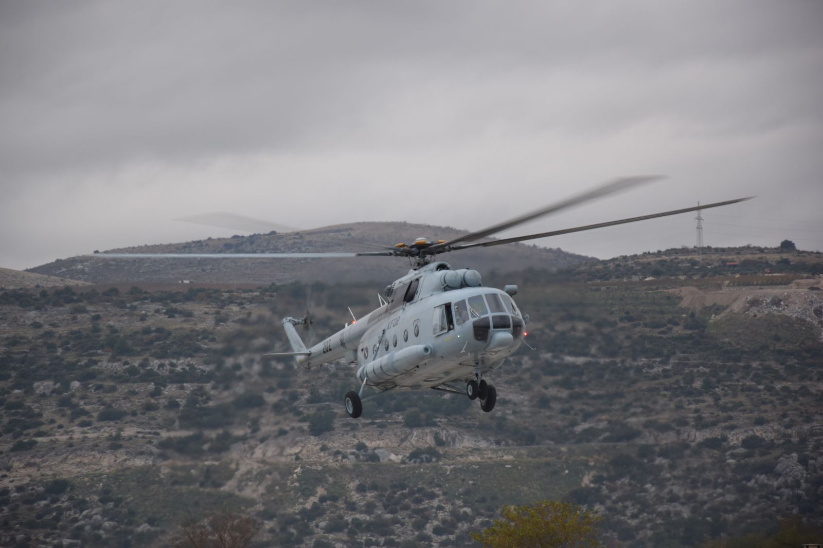 Iz Divulja 14 pripadnika Oružanih snaga RH krenulo u 26. misiju na Kosovo