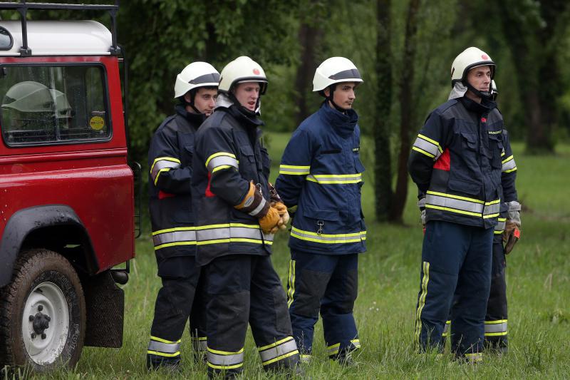 Na jezeru Jarun okupili su se motociklisti iz cijele Hrvatske u sklopu 3. karavane za zivot pod nazivom Bikeri na cesti. Velik broj motociklista zbog loseg vremena nije dosao, no pridruzio im se gradonacelnik Milan Bandic. Photo: Dalibor Urukalovic/PIXSEL