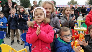 Sveti Nikola darivao mališane na Viru, Krampus bez posla Sveti Nikola darivao mališane na Viru, Krampus bez posla