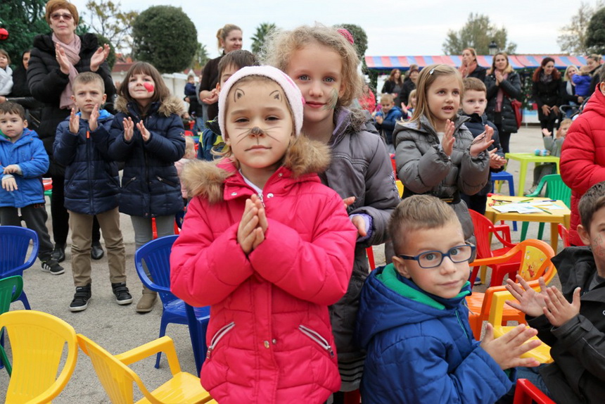 Sveti Nikola darivao mališane na Viru, Krampus bez posla Sveti Nikola darivao mališane na Viru, Krampus bez posla