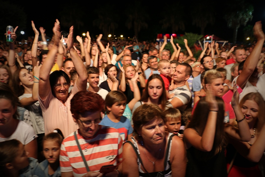 Dan Općine Vir proslavljen uz spektakularni koncert Prljavog Kazališta i vatromet Dan Općine Vir proslavljen uz spektakularni koncert Prljavog Kazališta i vatromet